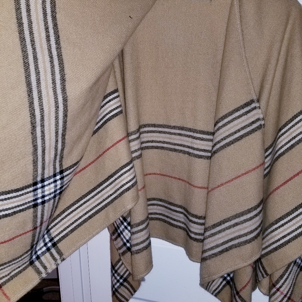 Poncho/Cape - Picture 4 of 4
